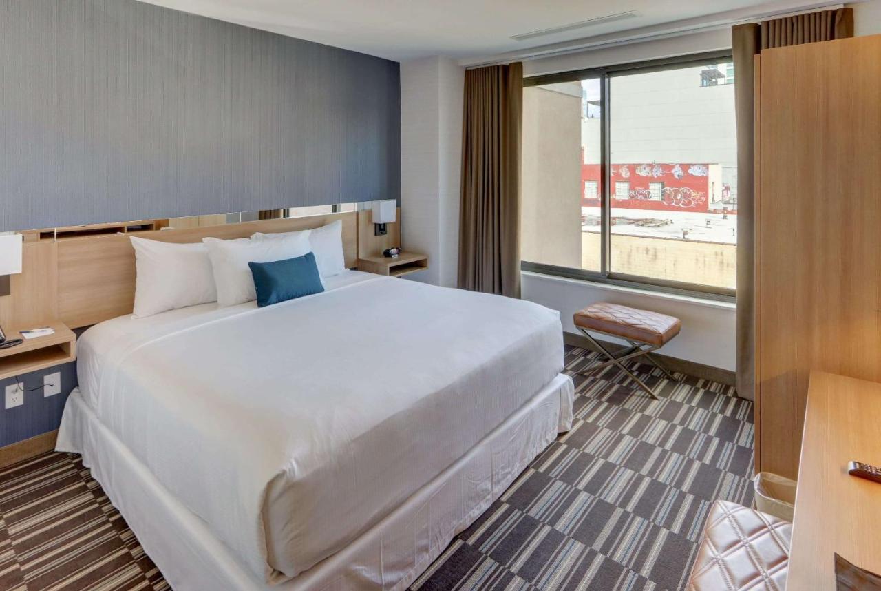 Microtel Inn By Wyndham Long Island City New York Bagian luar foto