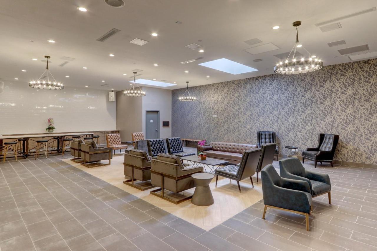 Microtel Inn By Wyndham Long Island City New York Bagian luar foto