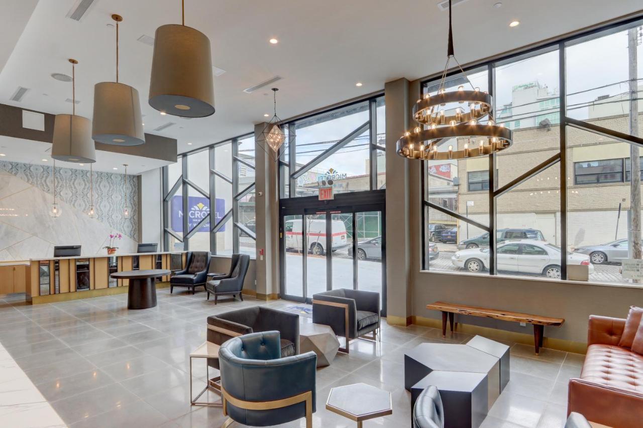 Microtel Inn By Wyndham Long Island City New York Bagian luar foto