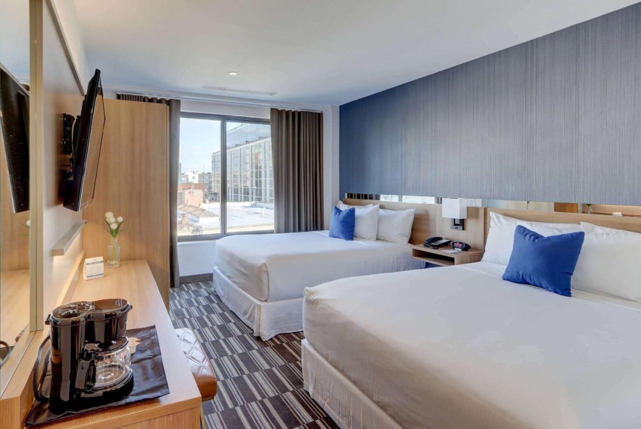 Microtel Inn By Wyndham Long Island City New York Bagian luar foto