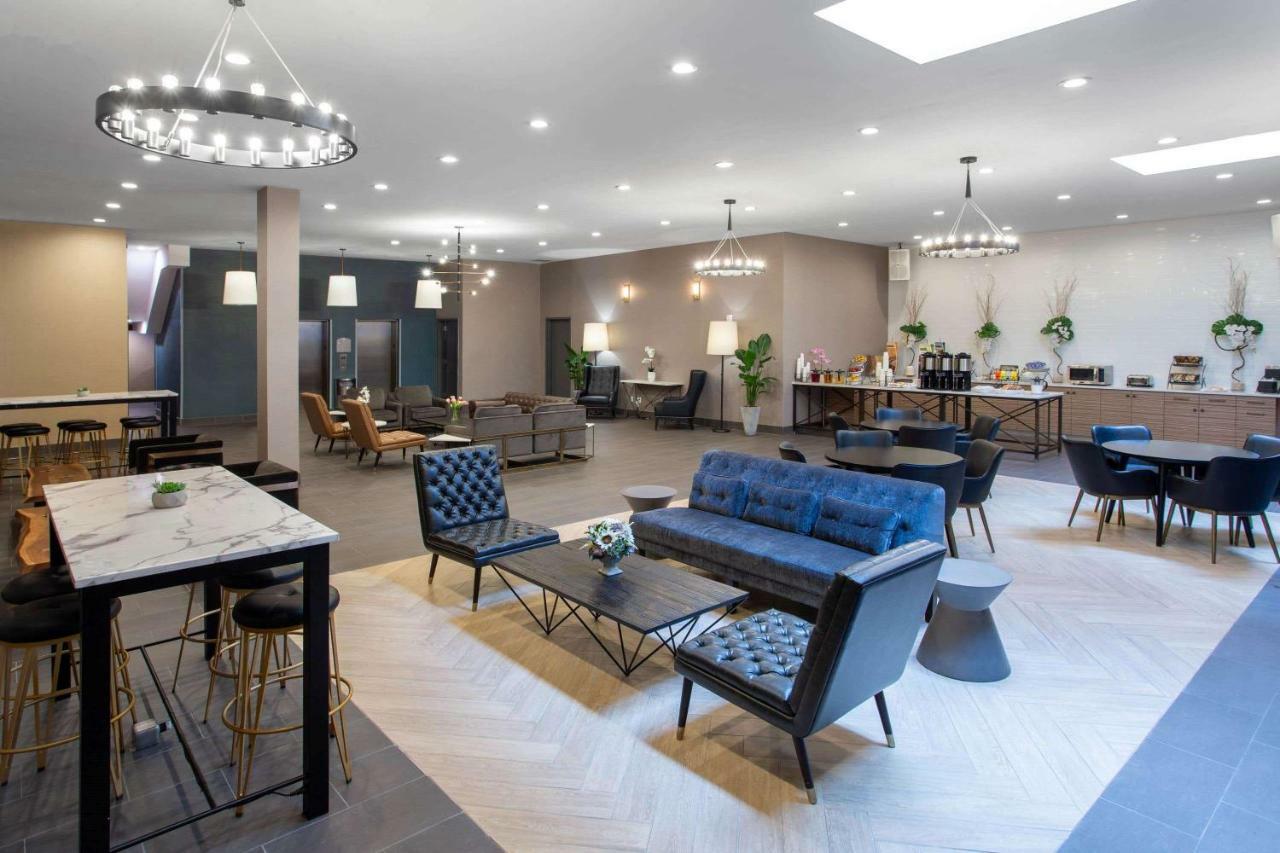 Microtel Inn By Wyndham Long Island City New York Bagian luar foto